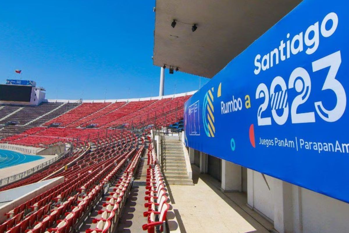Cartel de los Panamericanos Santiago 2023 en el Estadio Nacional