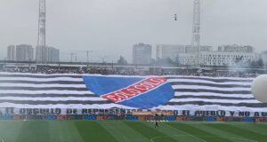Recibimiento de los hinchas de Colo-Colo al plantel de honor del Cacique.