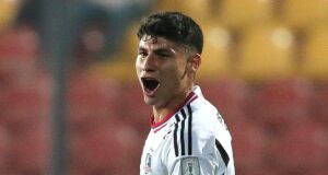 Primer plano aAlexander Oroz en el Estadio Santa Laura
