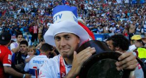 Nicolás Castillo con la camiseta de la Universidad Católica