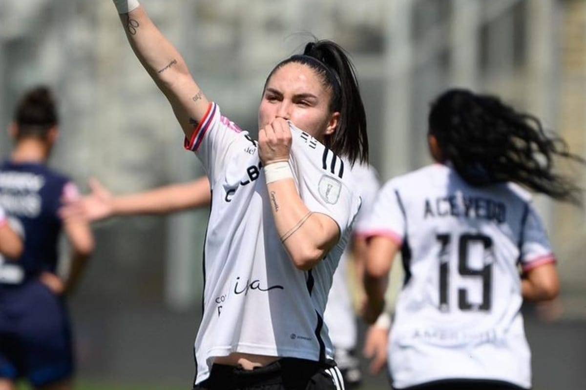 Javiera Grez celebrando su gol con Colo-Colo sobre la Universidad Católica.