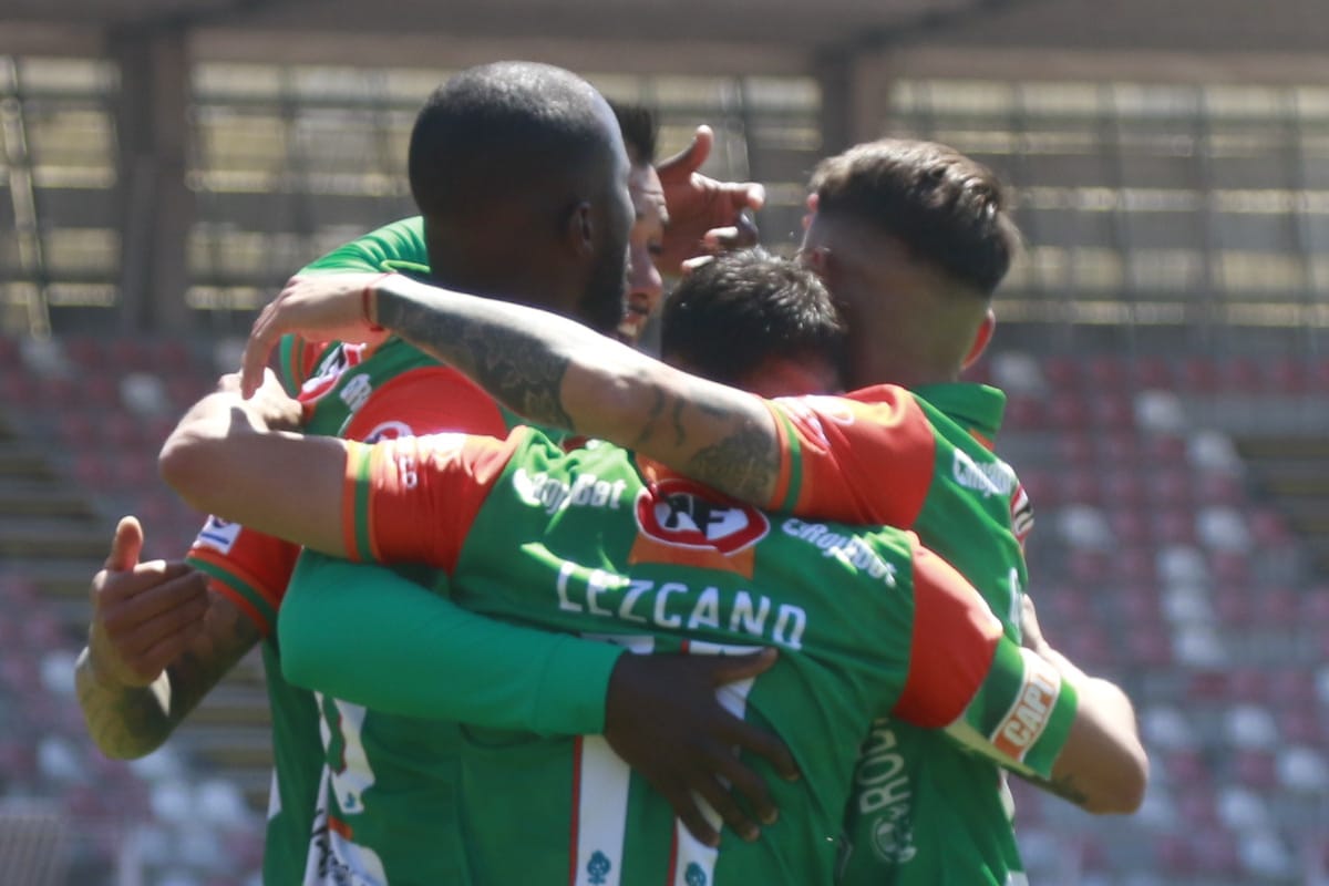 Cobresal celebrando el gol de Gastón Lezcano frente a Curicó Unido.