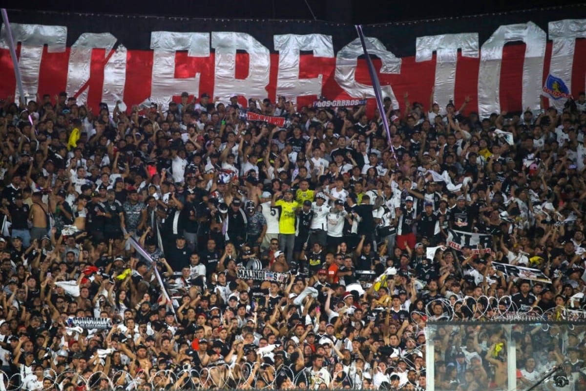 Garra Blanca en el Estadio Monumental.