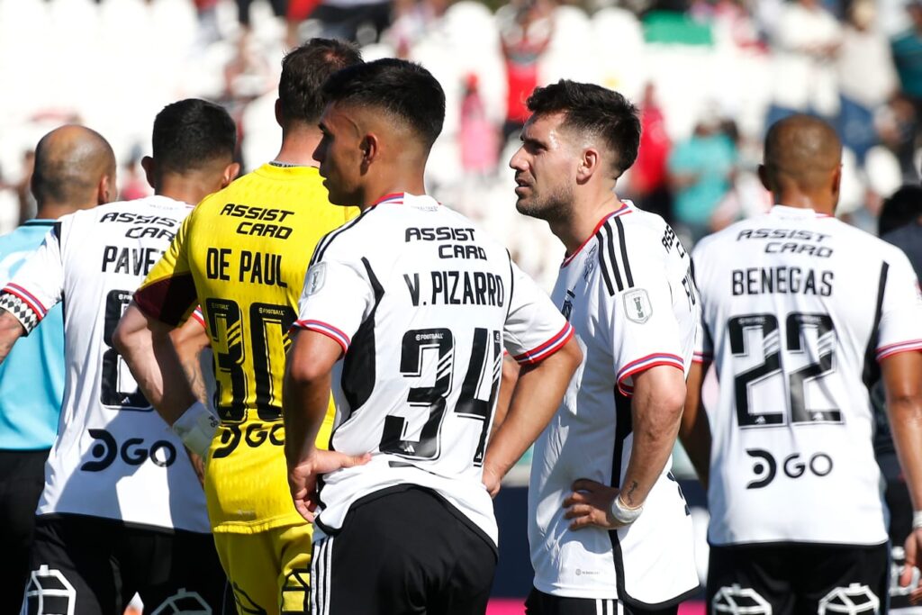 Plantel de Colo-Colo después de la derrota frente a Palestino.