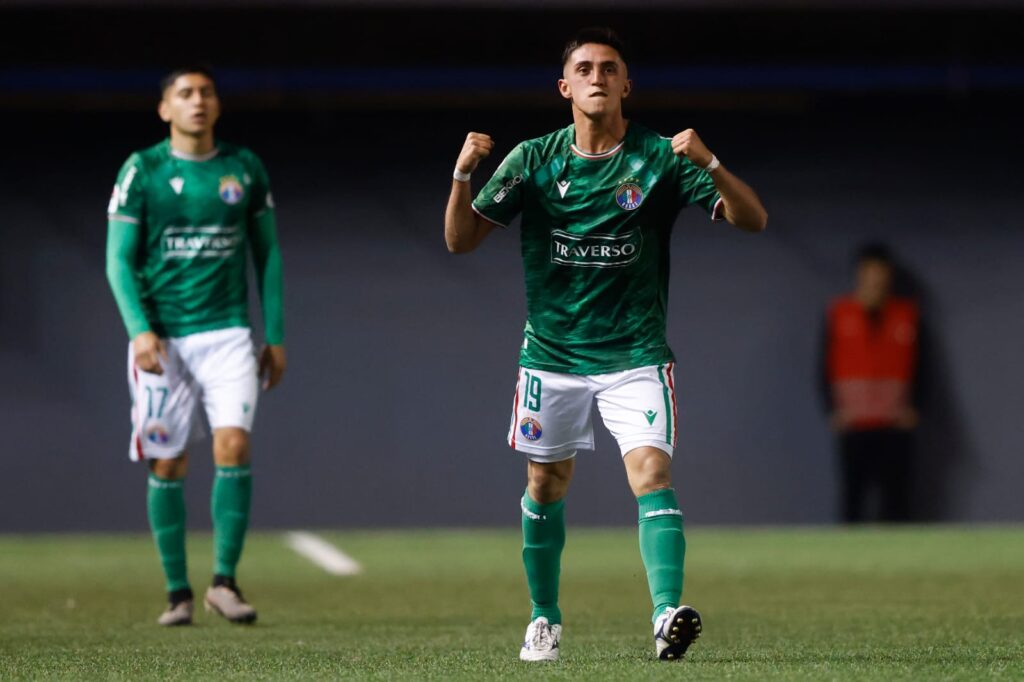 Gonzalo Ríos celebrando su gol frente a Ñublense.