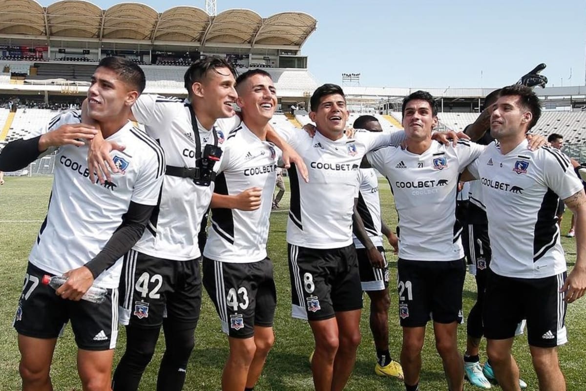 Jugadores de Colo-Colo durante un Arengazo.