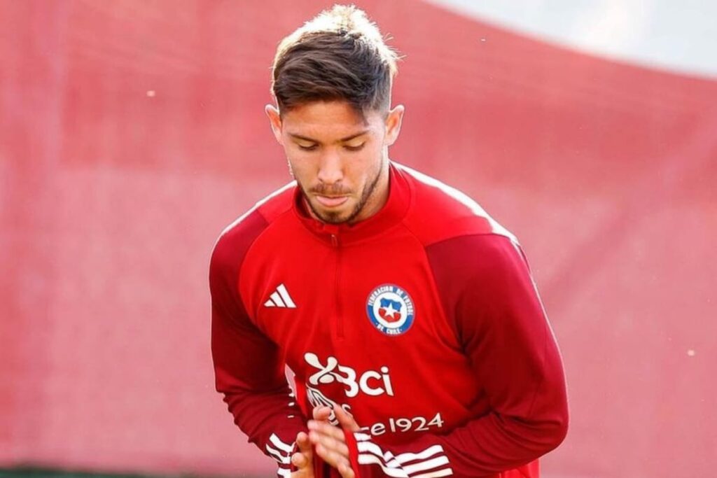 Primer plano de Felipe Loyola durante un entrenamiento con la Selección Chilena.