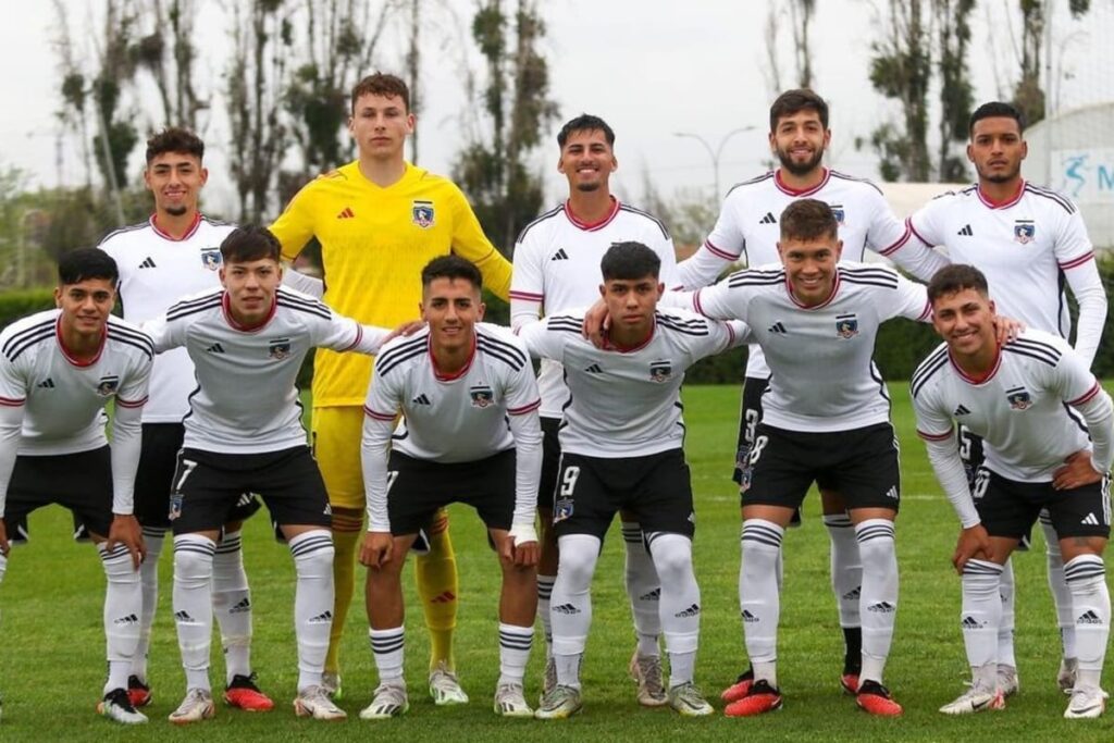 Formación de Colo-Colo Proyección en el Estadio Monumental.