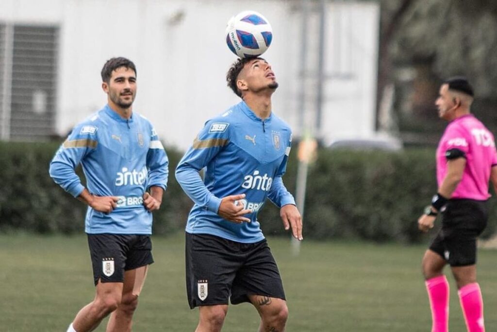 Alan Saldivia entrenando con la Selección Uruguaya Sub-23.