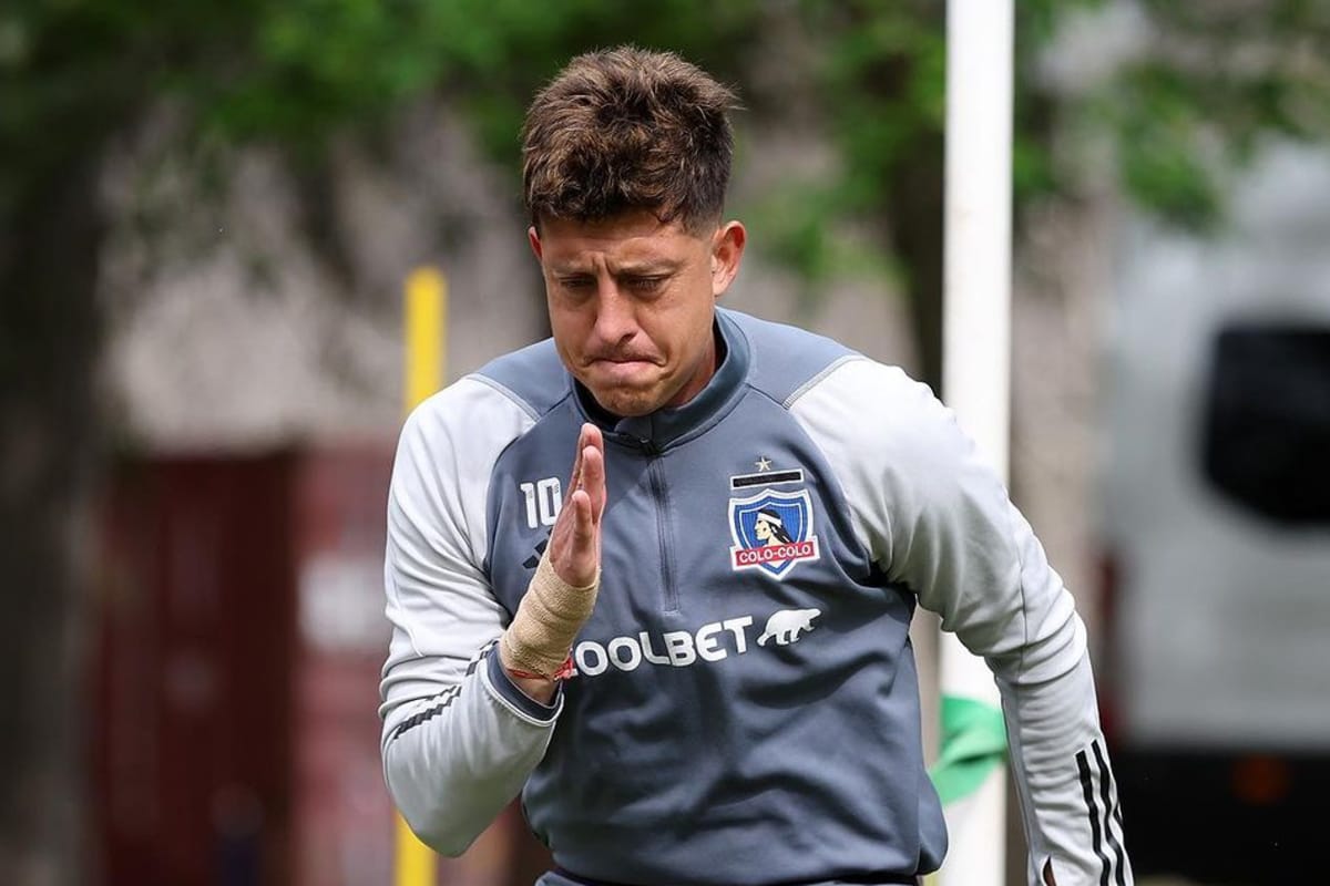 Primer plano a Pablo Parra entrenando con indumentaria de Colo-Colo.