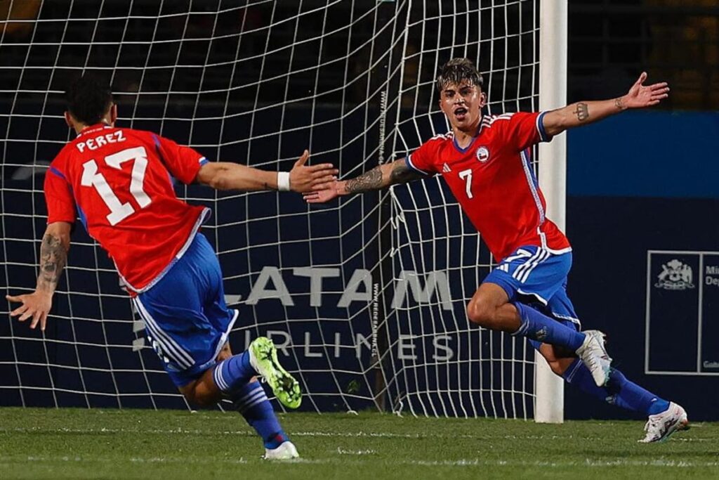 Gol de Maximiliano Guerrero con la Selección Chilena.