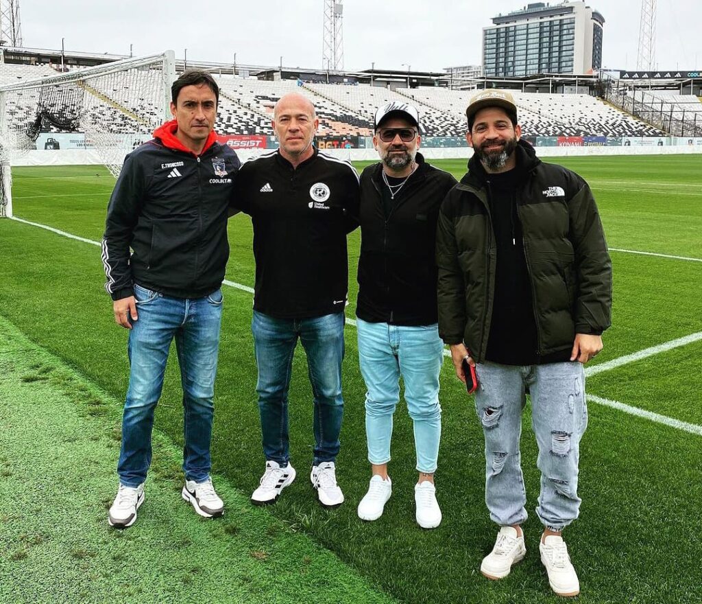 Lucas Wilchez en el Estadio Monumental, junto a Jordan Ruben, Kike Troncoso y Sergio Neveleff.