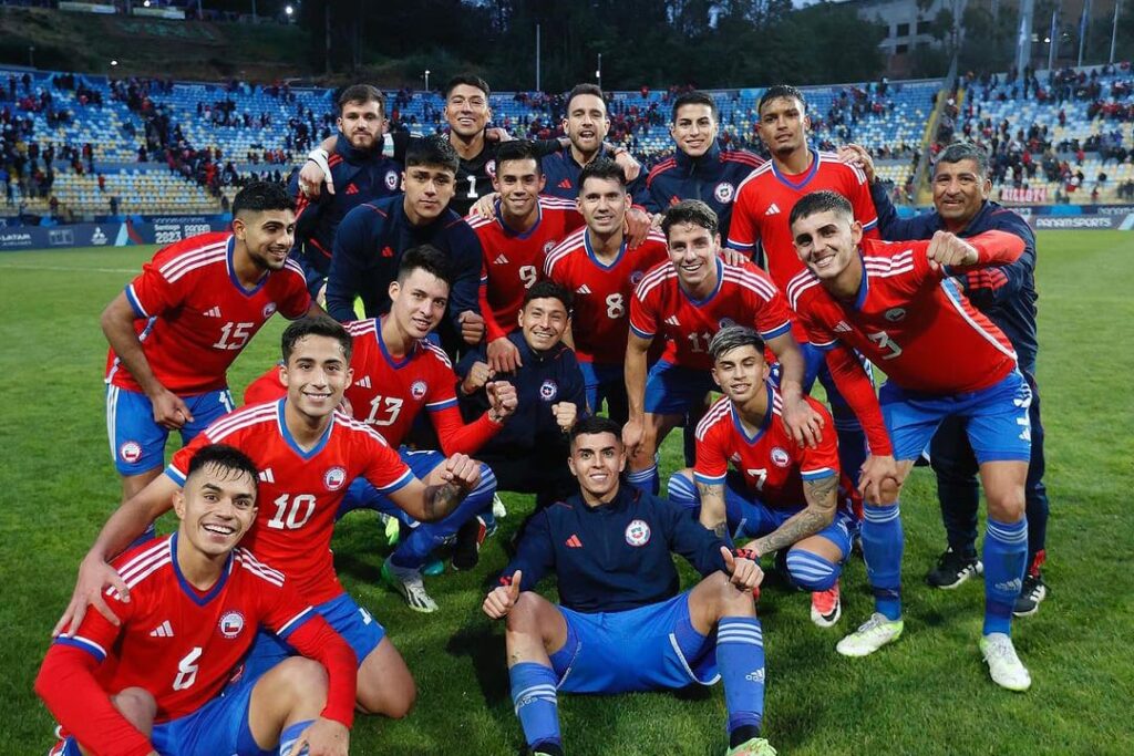 Selección Chilena celebrando el triunfo sobre República Dominicana en el Estadio Sausalito.