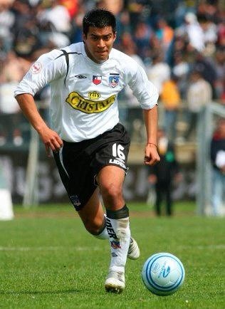 Carlos Cisternas defendiendo la camiseta de Colo-Colo durante la temporada 2006.