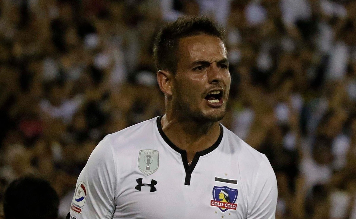 Octavio Rivero con la camiseta de Colo-Colo.