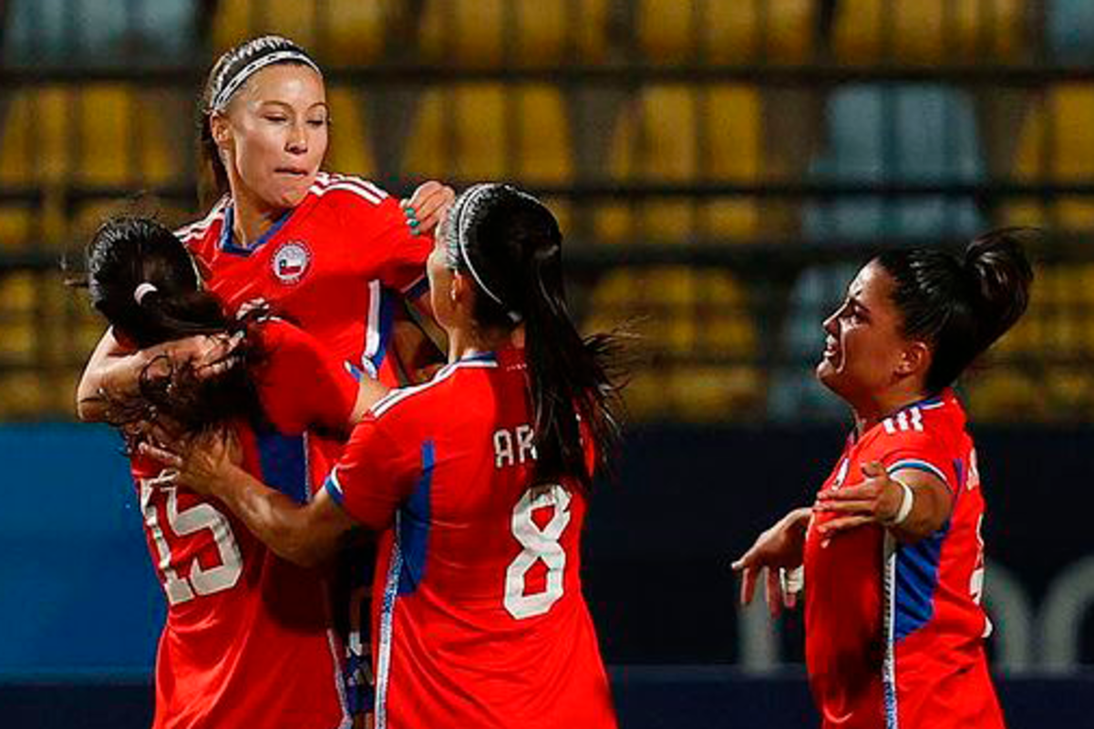 Selección Chilena Femenina celebrando un gol en los Juegos Panamericanos de Santiago 2023.