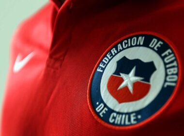 Buzo de la Selección Chilena durante la concesión de la marca Puma.