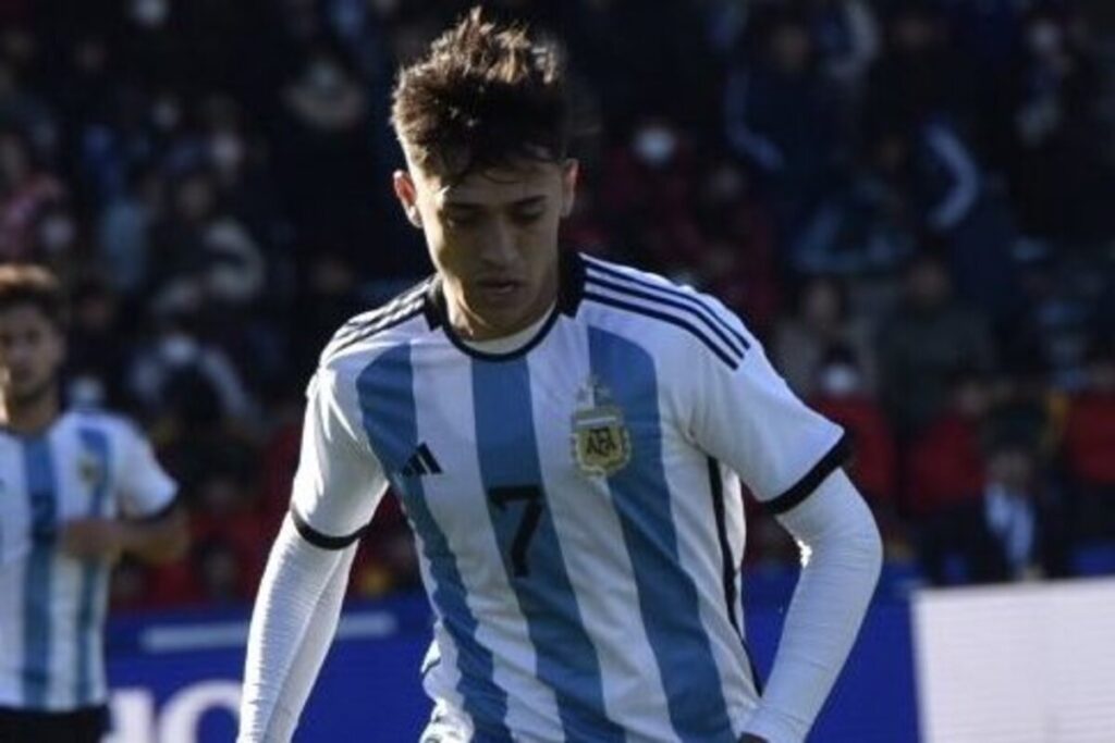 Pablo Solari disputando un partido por la Selección Argentina Sub 23.