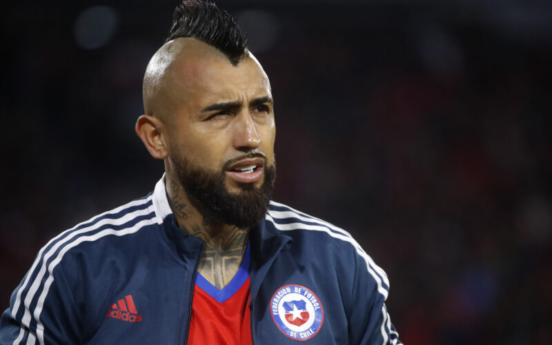 Arturo Vidal con la indumentaria de la Selección Chilena.