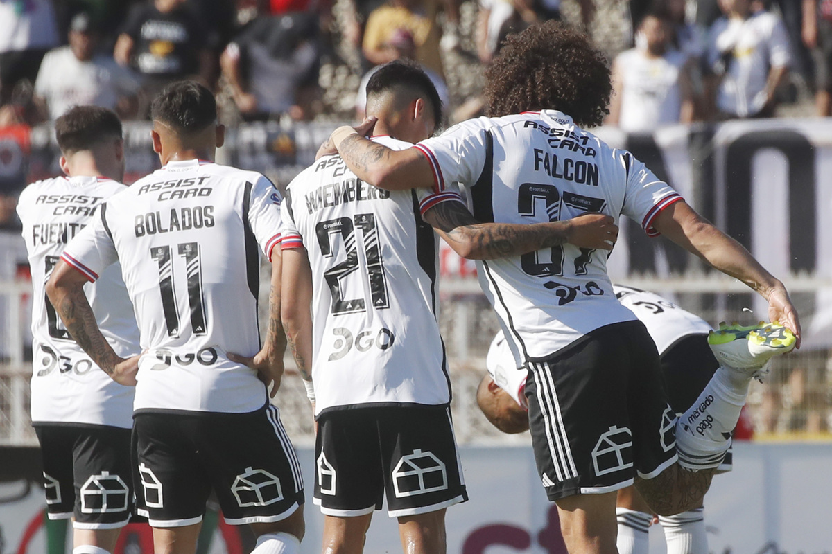 Jugadores de Colo-Colo antes de disputar un partido.