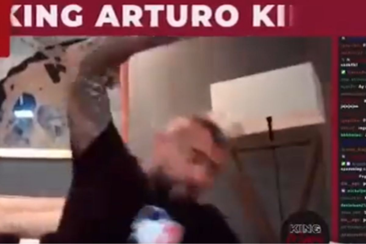 Arturo Vidal furioso en su transmisión de Twitch