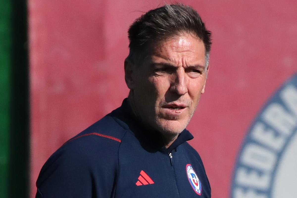 Primer plano al rostro de Eduardo Berizzo en su última semana como entrenador de la Selección Chilena.