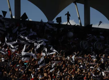 Hinchas de Colo-Colo en el sector norte del Estadio Bicentenario de La Florida durante la temporada 2023.