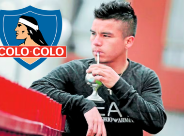 Nelson Bustamante tomando mate, mientras que en la parte superior izquierda aparece la insignia de Colo-Colo.