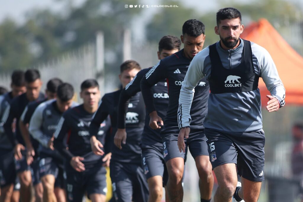 Jugadores de Colo-Colo durante un entrenamiento de Colo-Colo en el Estadio Monumental.