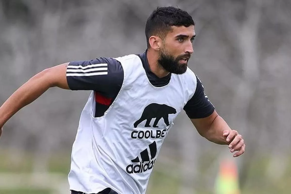 Primer plano a Emiliano Amor durante un entrenamiento de Colo-Colo.