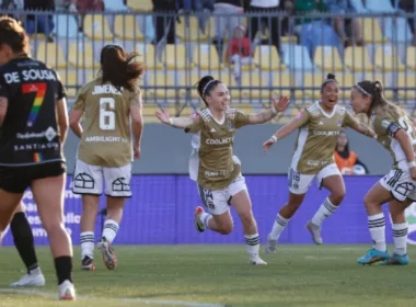 Colo-Colo Femenino festejado un gol en la final contra Santiago Morning en la final