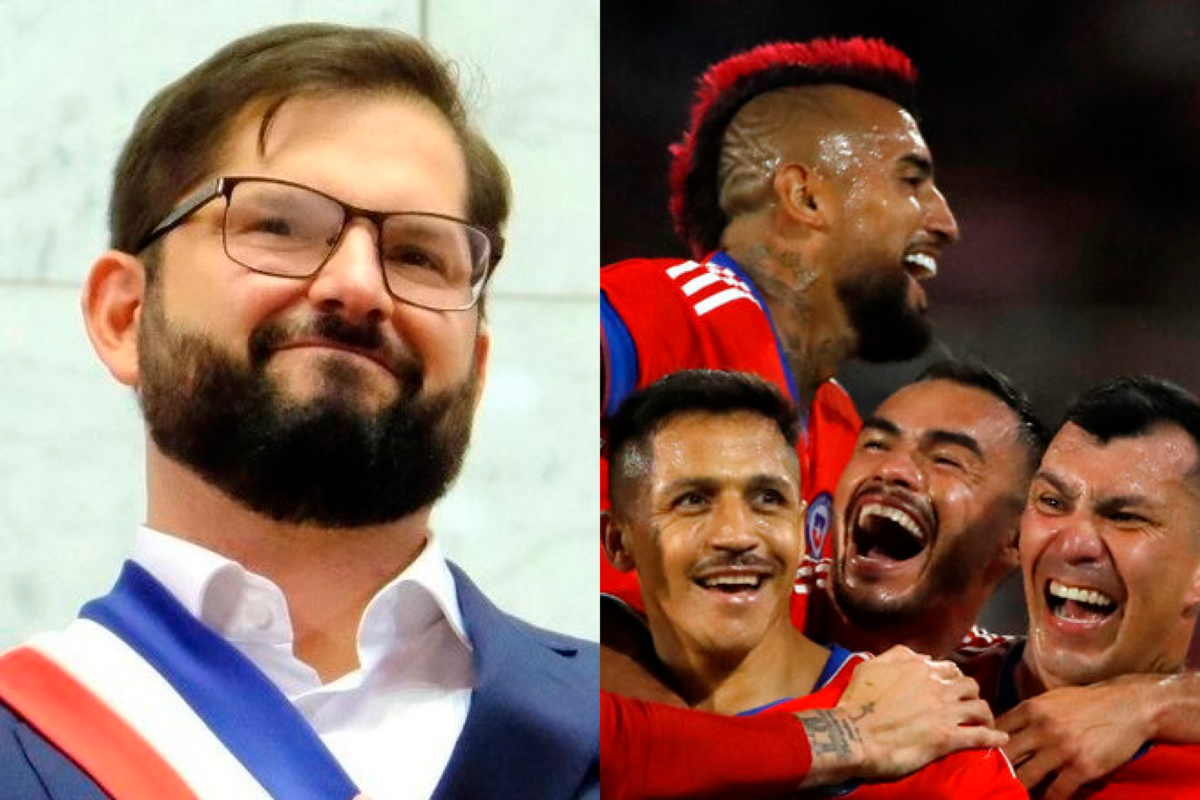 Primer plano al rostro del presidente de Chile, Gabriel Boric, mientras que a mano derecha aparecen algunos futbolistas de La Roja celebrando un gol durante la temporada 2023.