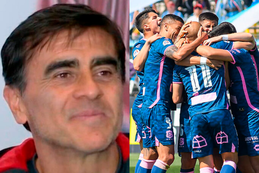 Primer plano al rostro sonriente de Gustavo Quinteros, entrenador de Colo-Colo durante la temporada 2023, mientras que en el sector derecho aparecen múltiples jugadores de Everton abrazándose tras anotar un gol.