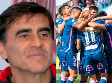 Primer plano al rostro sonriente de Gustavo Quinteros, entrenador de Colo-Colo durante la temporada 2023, mientras que en el sector derecho aparecen múltiples jugadores de Everton abrazándose tras anotar un gol.