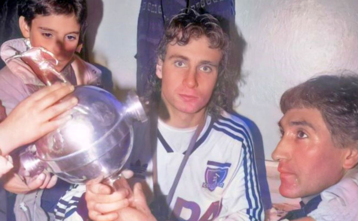 Marcelo Barticciotto con la Copa Libertadores entre sus manos.