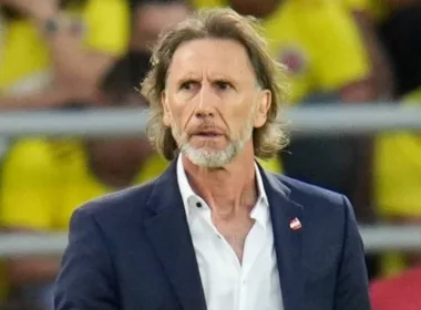 Ricardo Gareca con mirada seria.