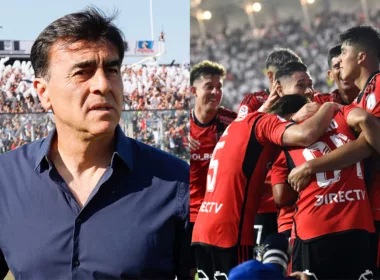 Gustavo Quinteros serio. Jugadores de Colo-Colo celebrando un gol.
