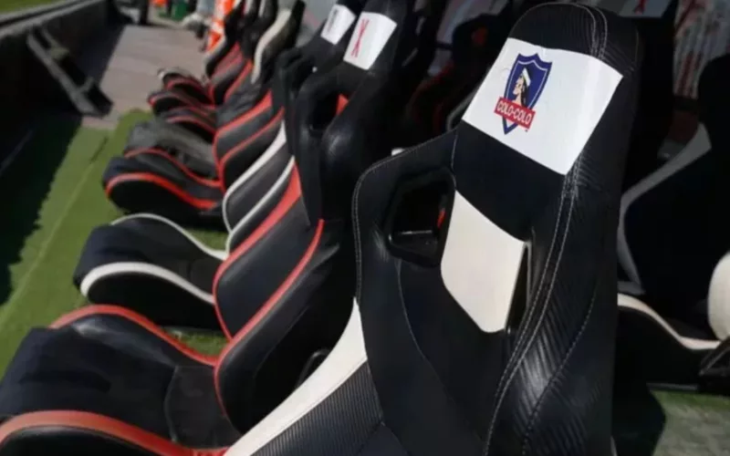 Butacas de la banca de Colo-Colo en el Estadio Monumental.