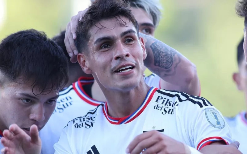 Erick Wiemberg celebrando un gol por Colo-Colo.