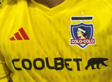 Camiseta amarilla de portero de Colo-Colo.