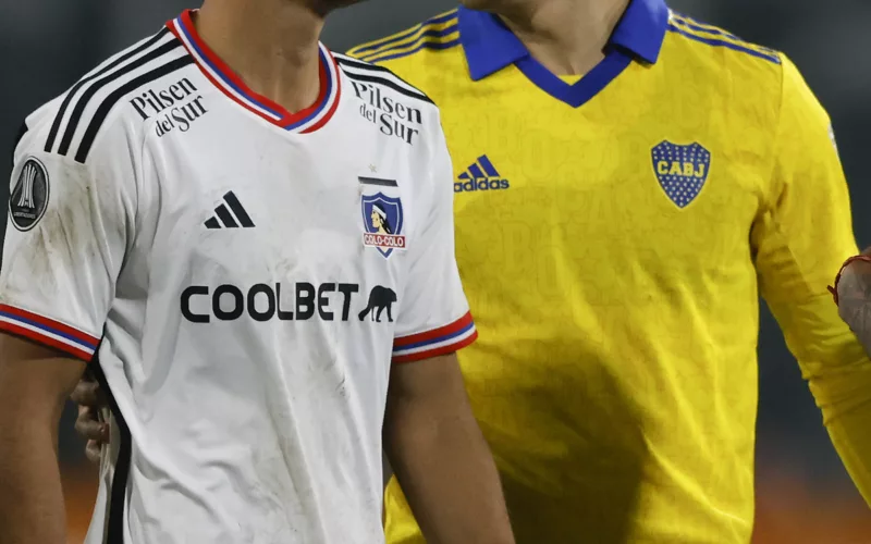 Camisetas de Colo-Colo y Boca Juniors.
