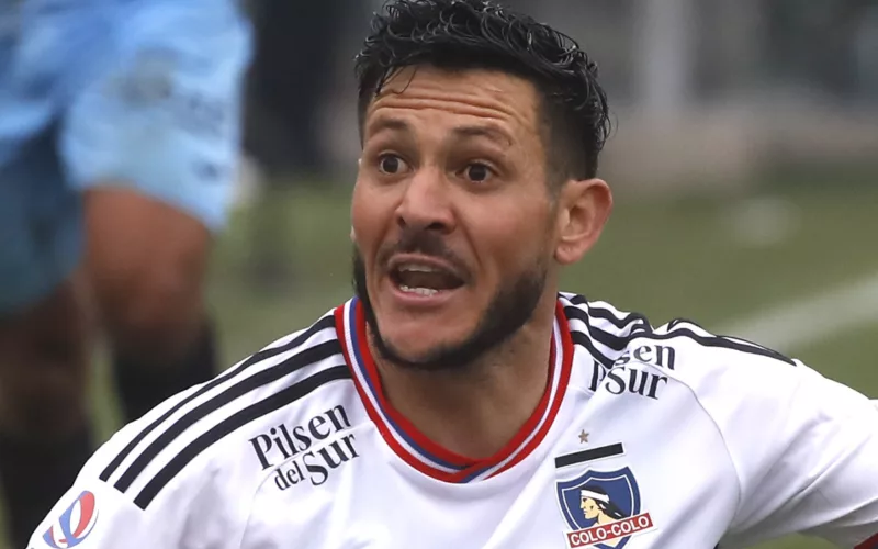 Ramiro González con la camiseta de Colo-Colo.