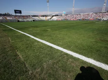 La cancha principal del Estadio Monumental antes del partido entre Colo-Colo y Unión Española por la fecha 29 del Campeonato Nacional.