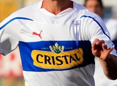 Camiseta de Universidad Católica.