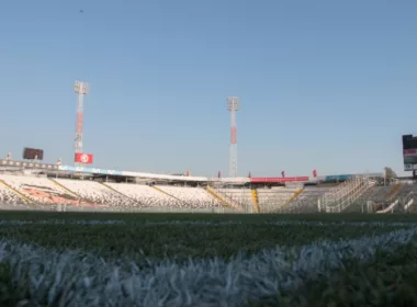 Toma rastrera de la cancha del Estadio Monumental