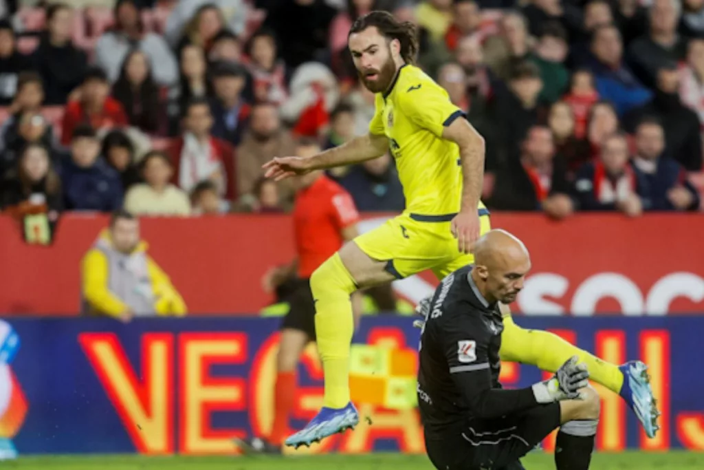 Ben Brereton jugando por el Villarreal de España