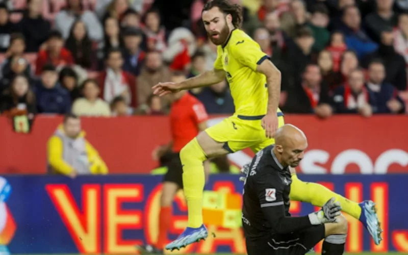 Ben Brereton jugando por el Villarreal de España