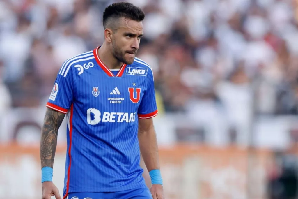 Matías Zaldivia jugando con la camiseta de Universidad de Chile