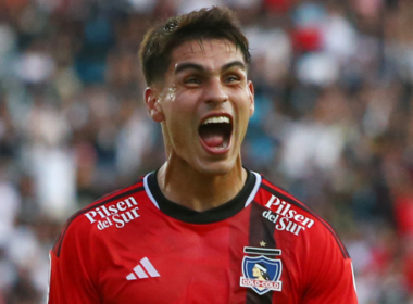 Erick Wiemberg sonriendo tras anotar un golazo con la camiseta de Colo-Colo en la final de la Copa Chile 2023.