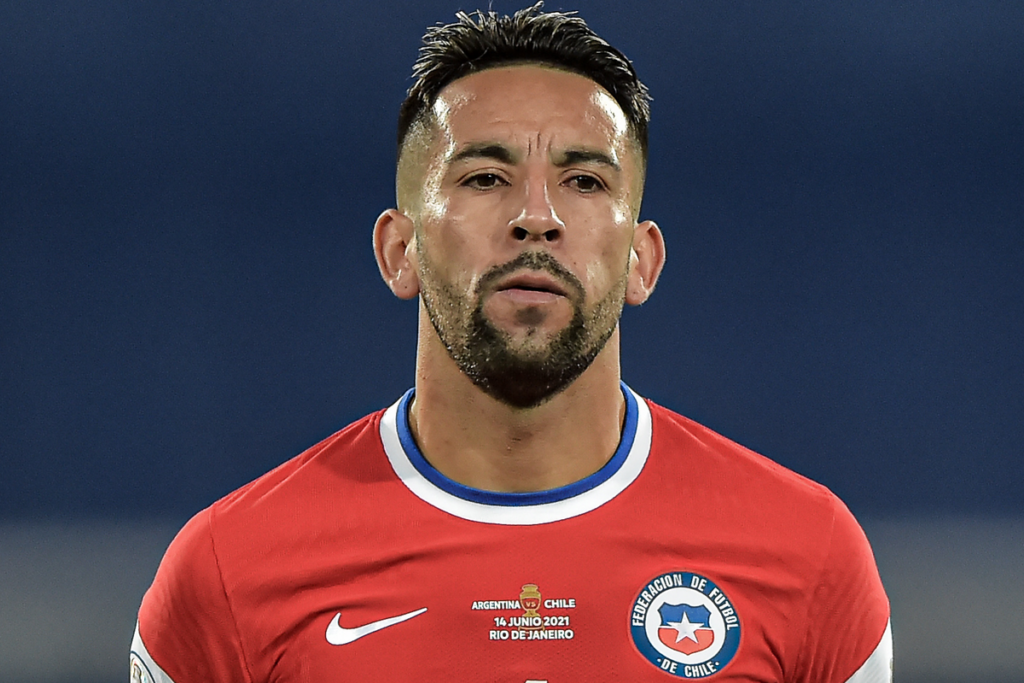 Rostro de Mauricio Isla mientras defendía la camiseta de la Selección Chilena.